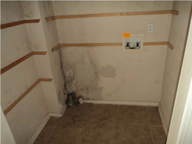 3916 Henderson Road Jackson, MS 39272 - Photo 11 of 19 Laundry room.