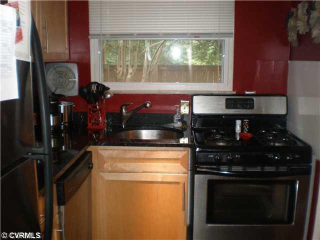 3109 North Parham Road, Unit 18 Henrico, VA 23294 - Photo 4 of 12 Kitchen - gas cooking!!
