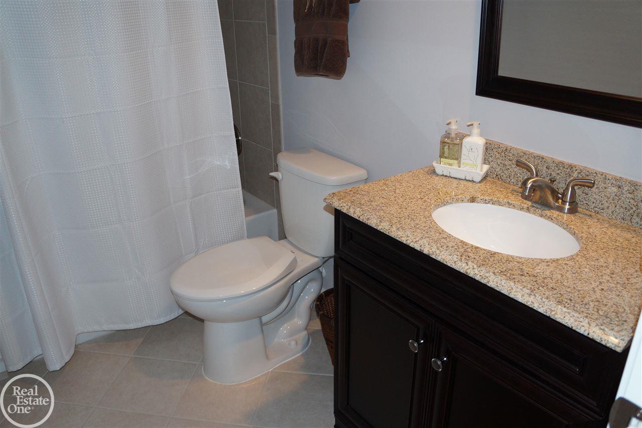 696 Baker Street Rochester Hills, MI 48307 - Photo 10 of 22