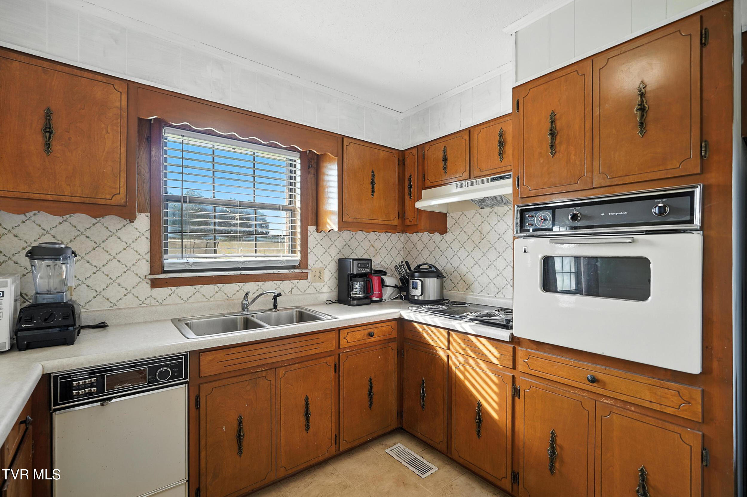 129 Glendale Road Limestone, TN 37681 - Photo 15 of 43 16_dsc01837