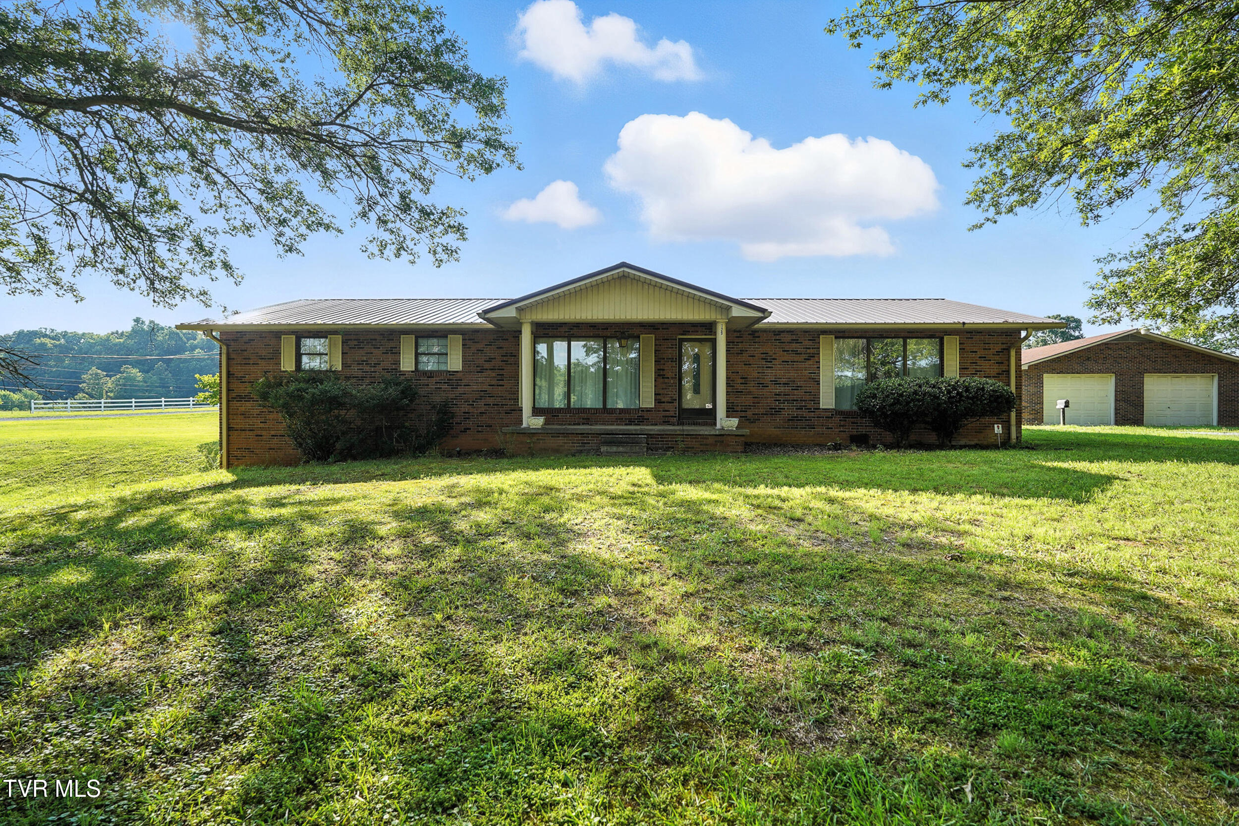 129 Glendale Road Limestone, TN 37681 - Photo 4 of 43 4_dsc01789