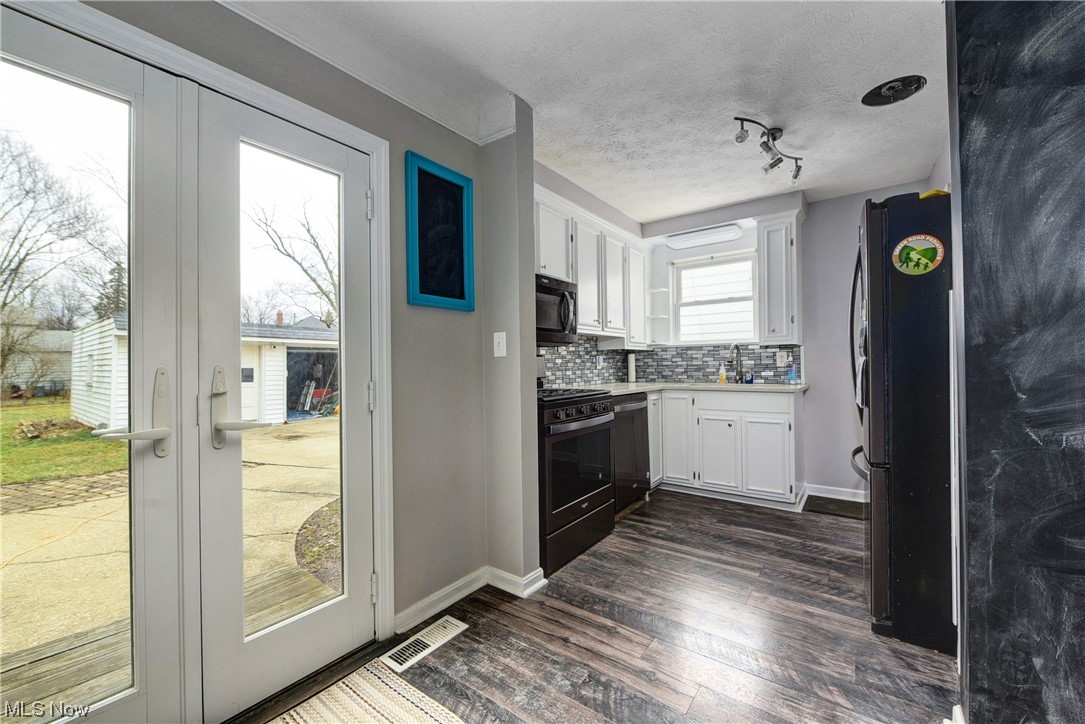 1187 Churchill Road Cleveland, OH 44124 - Photo 13 of 25