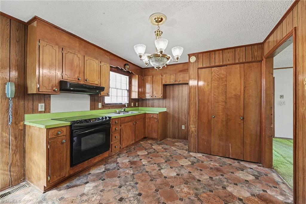 560 Sharp Road Madison, NC 27025 - Photo 5 of 19
