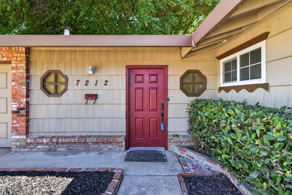 7212 Midnight Way Citrus Heights, CA 95621 - Photo 4 of 34
