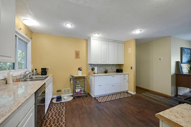 $379,000 | 2221 Texas Avenue South, St. Louis Park, MN 55426