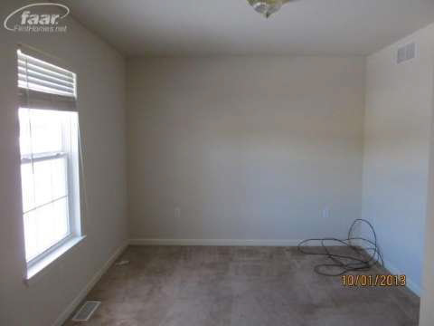 93 West Kennett Road Pontiac, MI 48340 - Photo 4 of 10 20345575-3.JPG