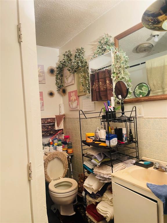 2819 Village Creek Road Fort Worth, TX 76105 - Photo 8 of 11 a bathroom with a sink toilet and shower
