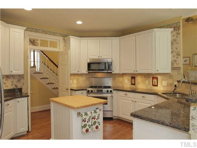 7904 Mayapple Place Raleigh, NC 27613 - Photo 8 of 24 Kitchen
