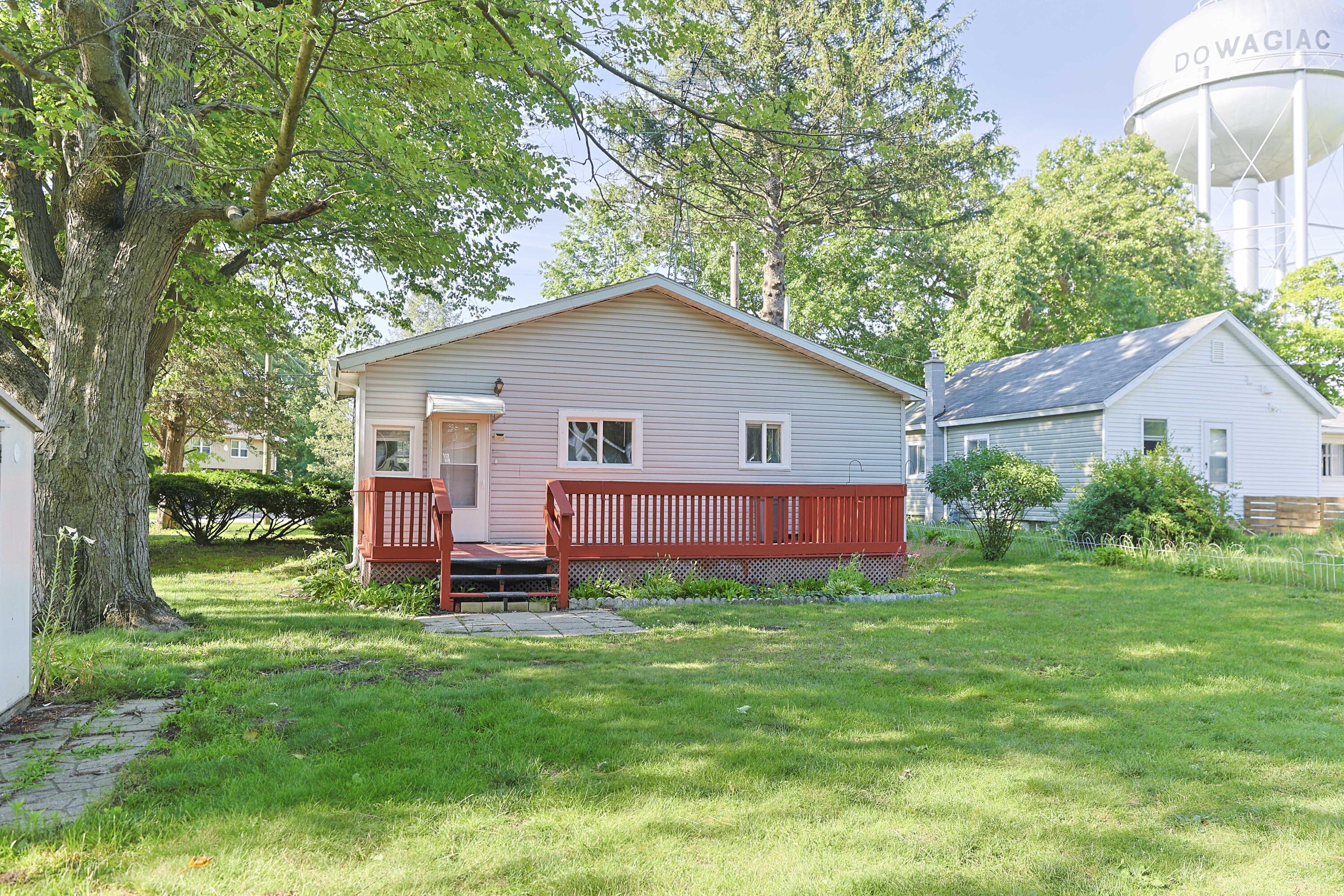 104 Clyborn Street Dowagiac, MI 49047 - Photo 3 of 48 104 Clyborn_IMG_3368