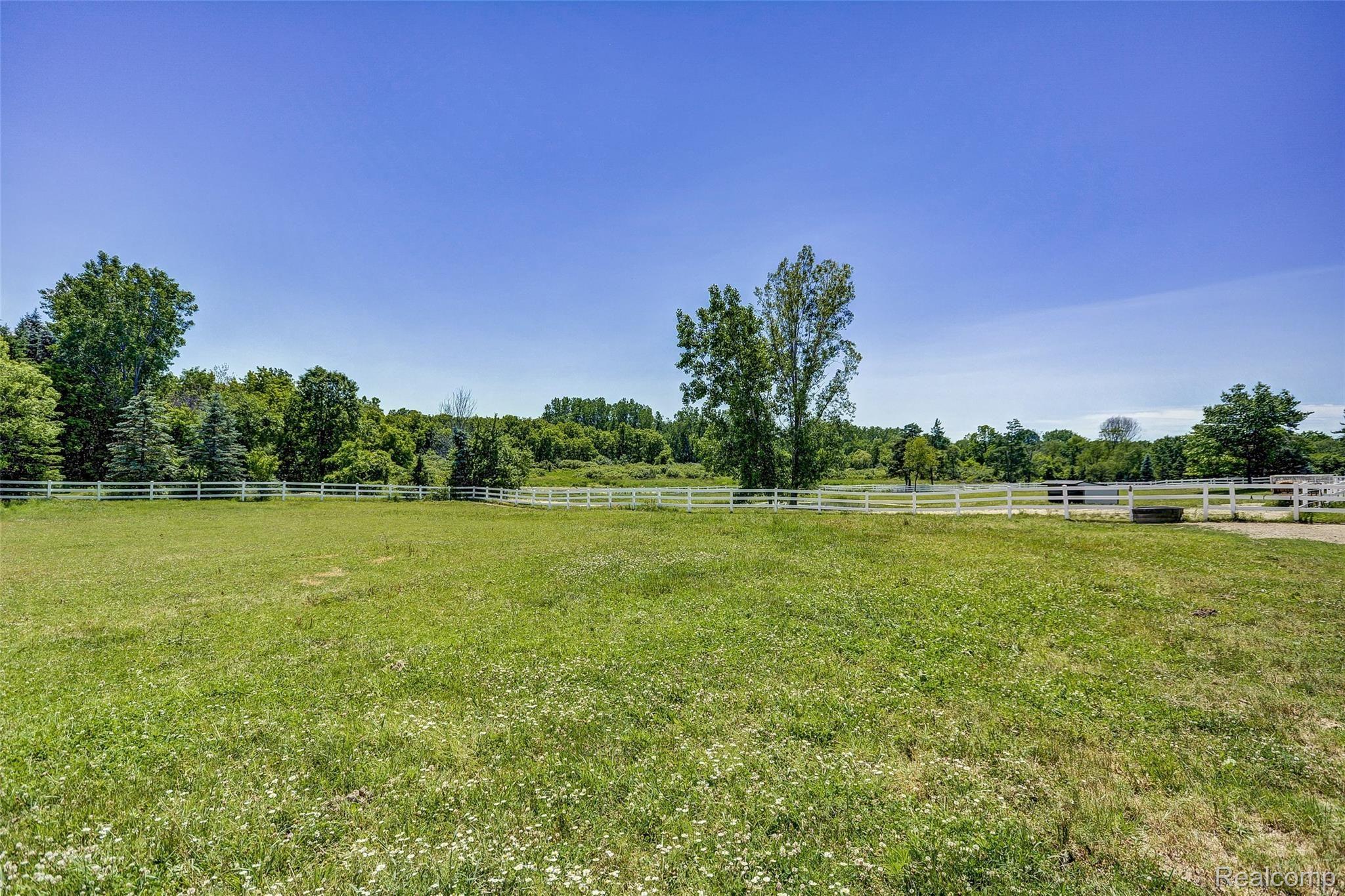 2356 East Cook Road Grand Blanc, MI 48439 - Photo 69 of 76 2356_E_Cook_61.jpg