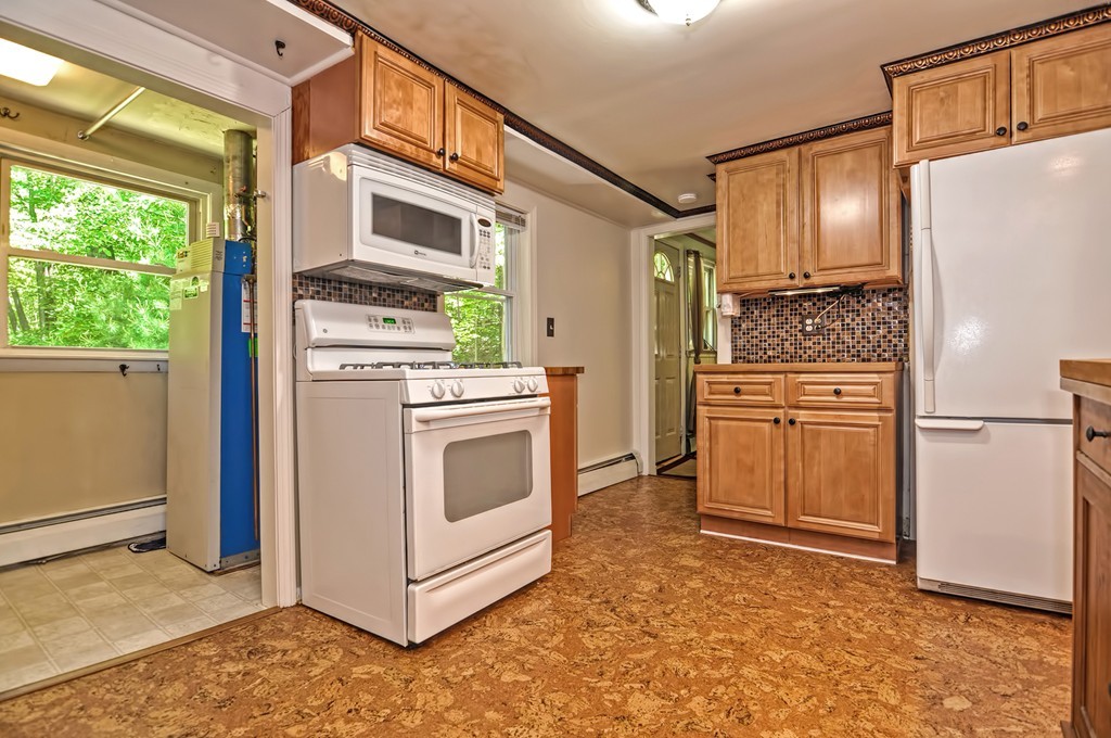 58 Dawson Road Worcester, MA 01602 - Photo 8 of 25 Gallery Image 8