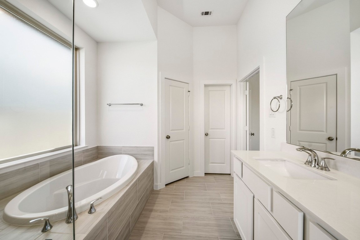 5034 Henry Merritt Street Rosenberg, TX 77471 - Photo 15 of 23 Primary Bathroom