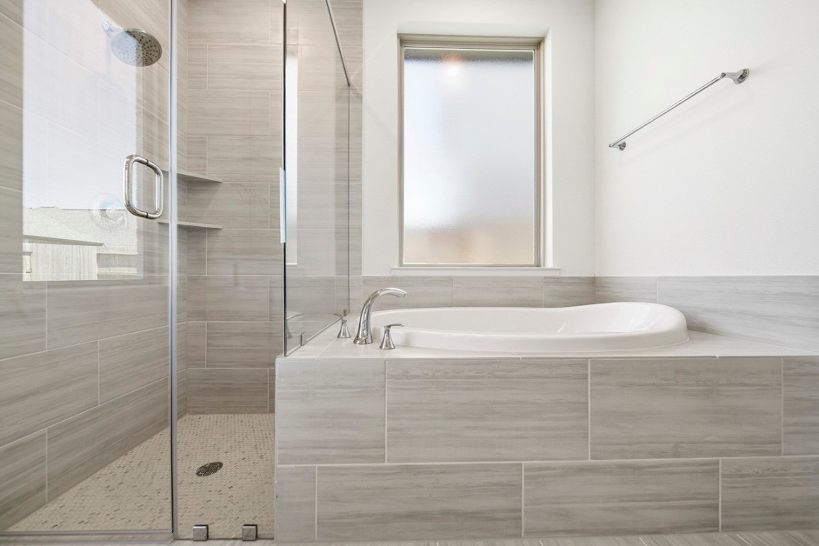 5034 Henry Merritt Street Rosenberg, TX 77471 - Photo 16 of 23 Primary Bathroom