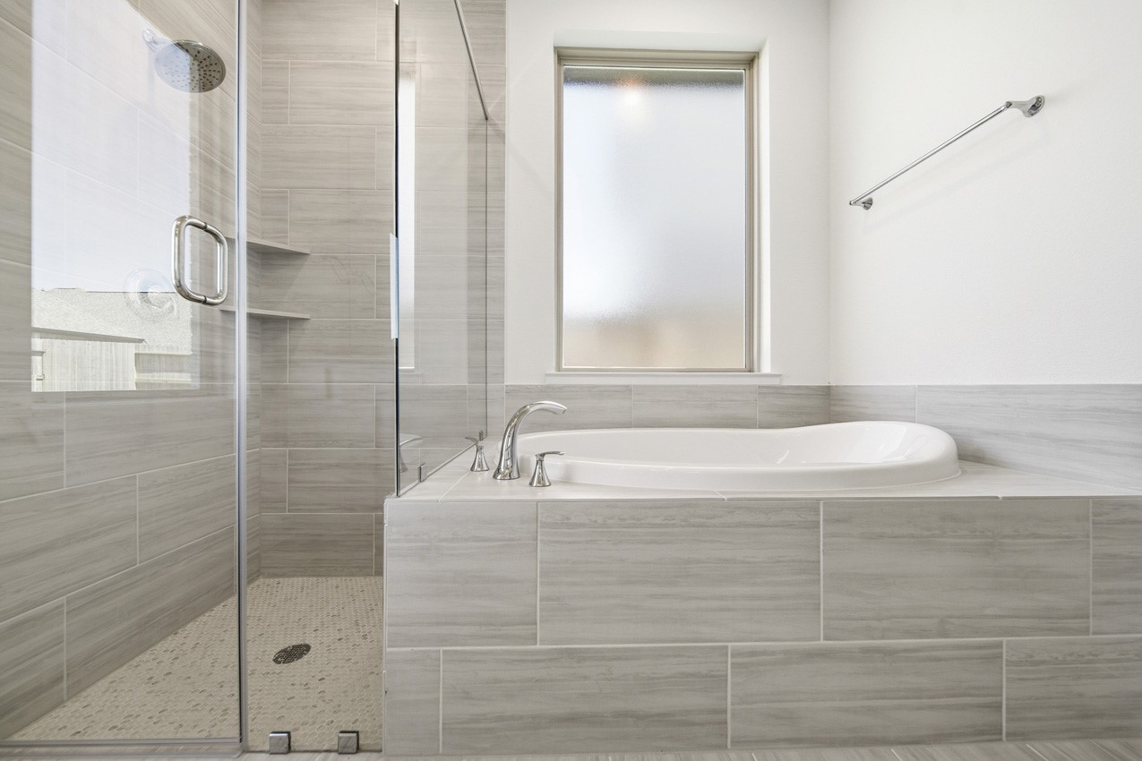5034 Henry Merritt Street Rosenberg, TX 77471 - Photo 16 of 23 Primary Bathroom