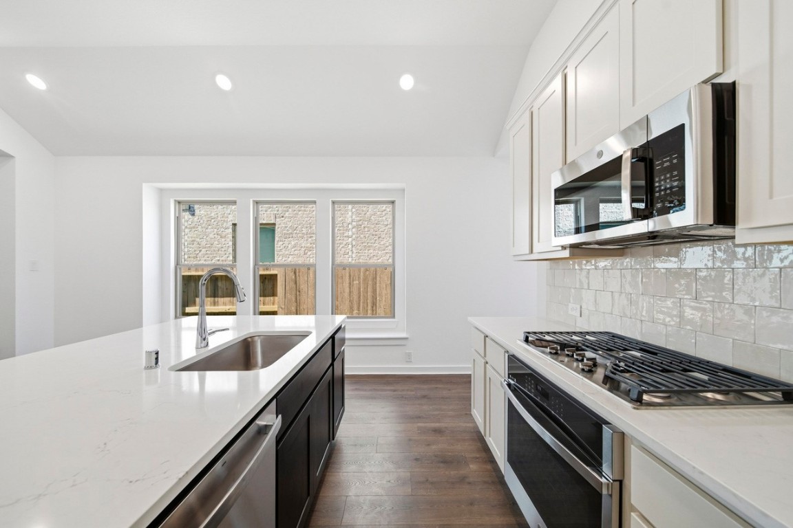 5034 Henry Merritt Street Rosenberg, TX 77471 - Photo 9 of 23 Kitchen