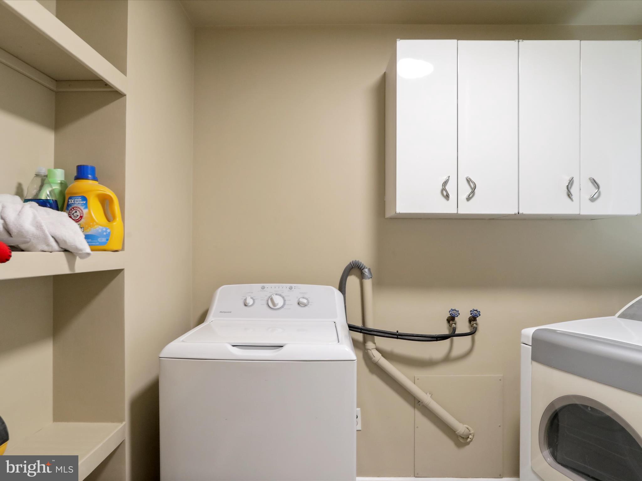 13517 Paradise Church Road Hagerstown, MD 21742 - Photo 21 of 38 a utility room with dryer and washer