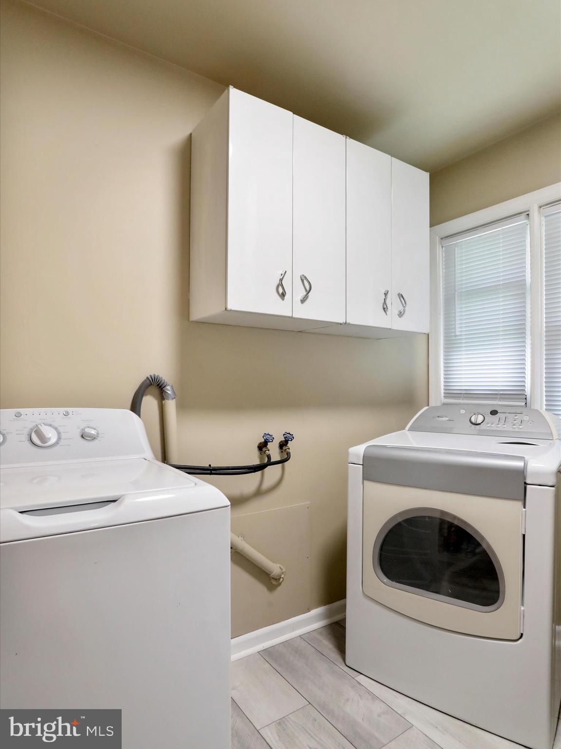 13517 Paradise Church Road Hagerstown, MD 21742 - Photo 22 of 38 a utility room with dryer and washer