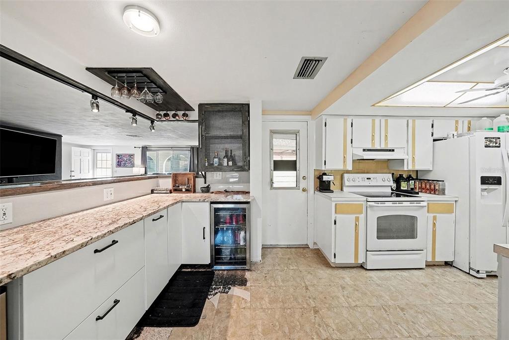 5725 Thrush Drive New Port Richey, FL 34652 - Photo 7 of 16