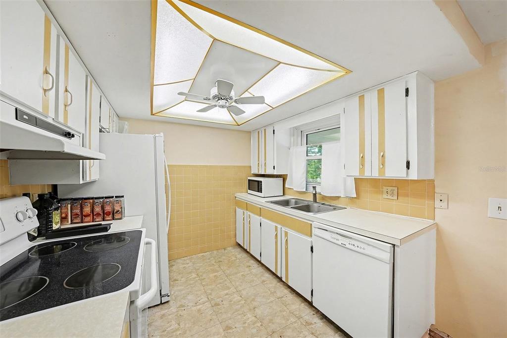 5725 Thrush Drive New Port Richey, FL 34652 - Photo 8 of 16