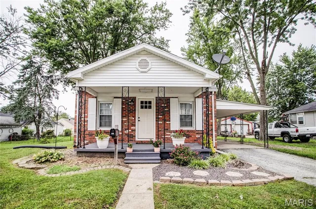 $180,000 | 405 East Arch Street, Jerseyville, IL 62052