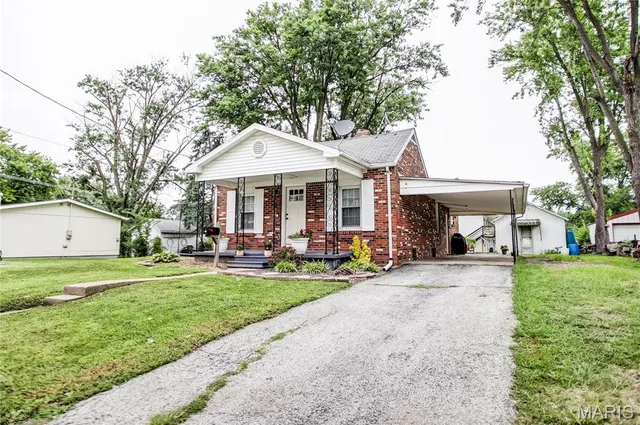 $180,000 | 405 East Arch Street, Jerseyville, IL 62052