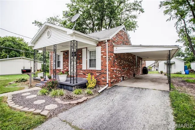 $180,000 | 405 East Arch Street, Jerseyville, IL 62052