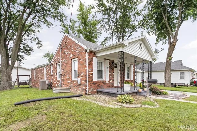 $180,000 | 405 East Arch Street, Jerseyville, IL 62052