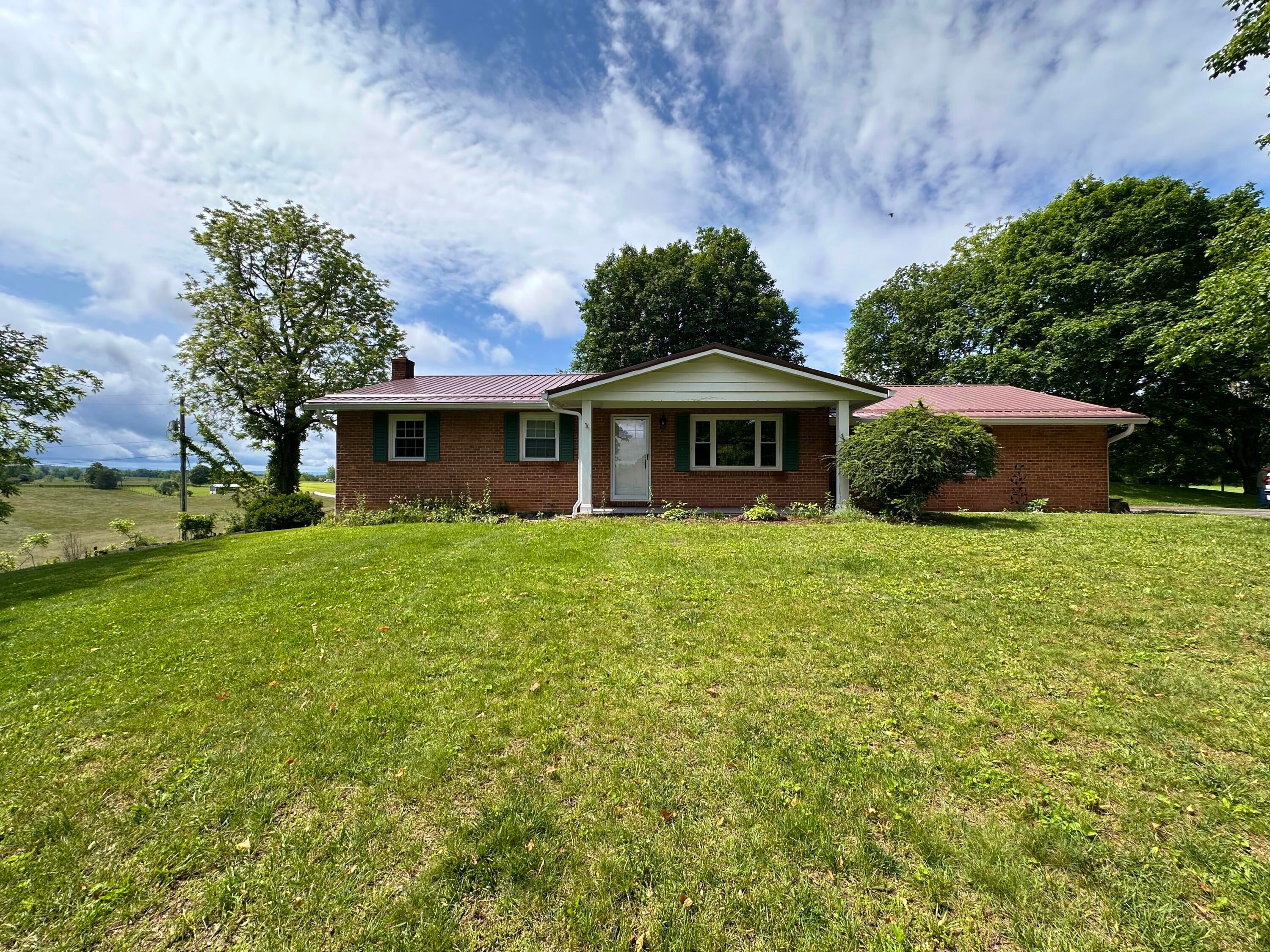 2222 Davis Stuart Road Lewisburg, WV 24901 - Photo 1 of 68 Gallery Image 1