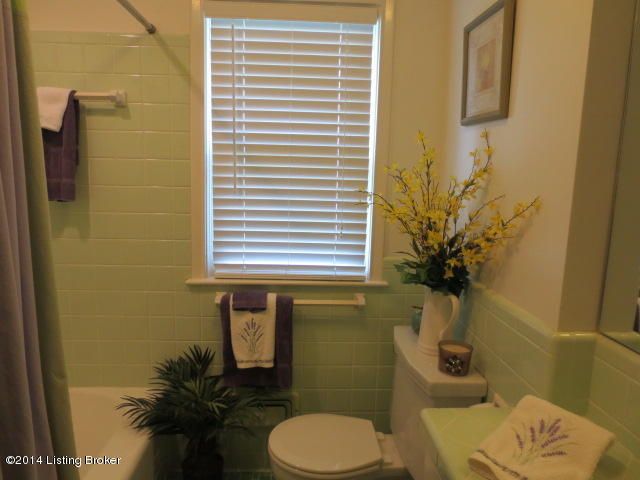 7906 Circle Crest Road Louisville, KY 40241 - Photo 37 of 38 Full bath adjoins Master BR