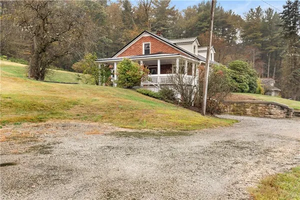 $195,000 | 3781 Glades Pike, Somerset, PA 15501