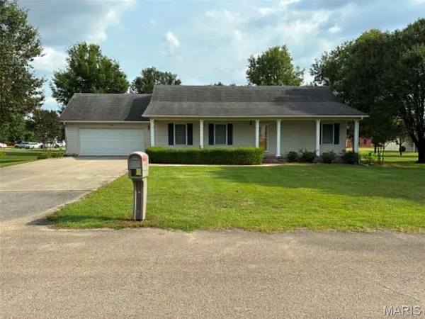 $299,000 | 910 West Kennedy Street, Bernie, MO 63822