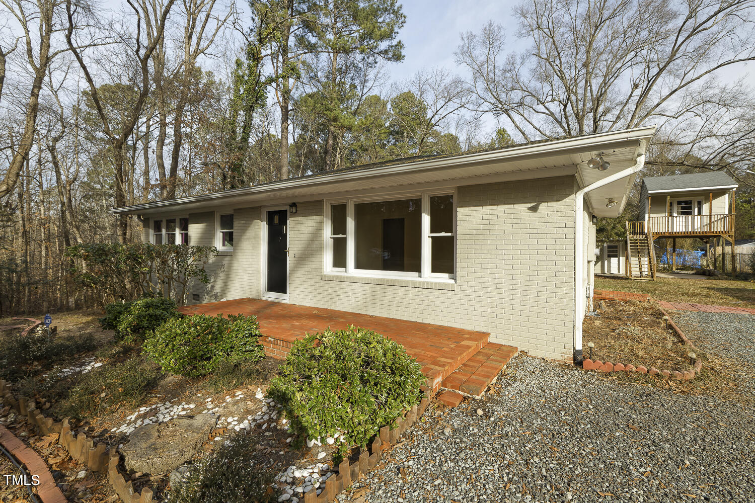 2617 Glover Road Durham, NC 27703 - Photo 4 of 29 005
