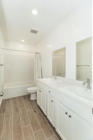 $549,000 | 3301 La Mirada, Clovis, CA 93619