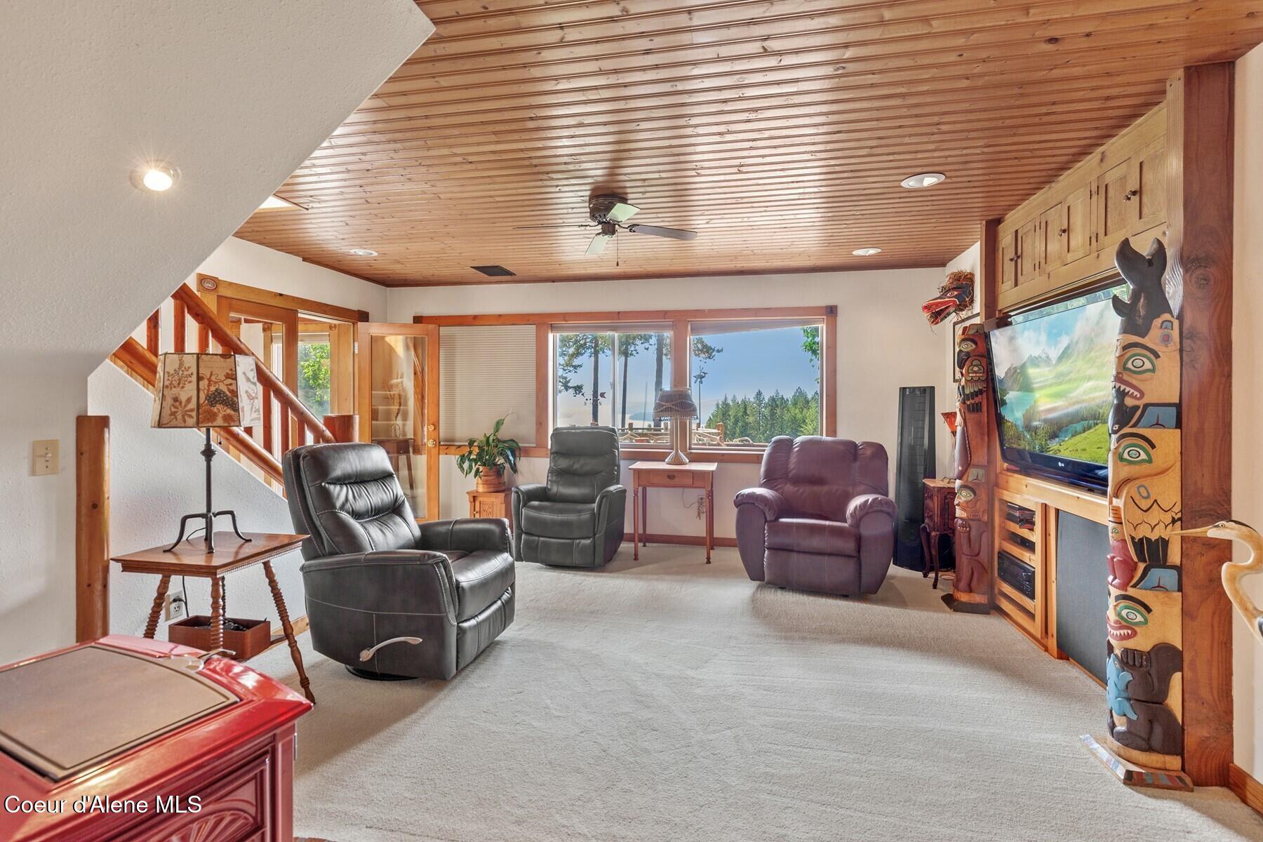 8562 South Gozzer Road Harrison, ID 83833 - Photo 20 of 40 Comfortable Indoor Living