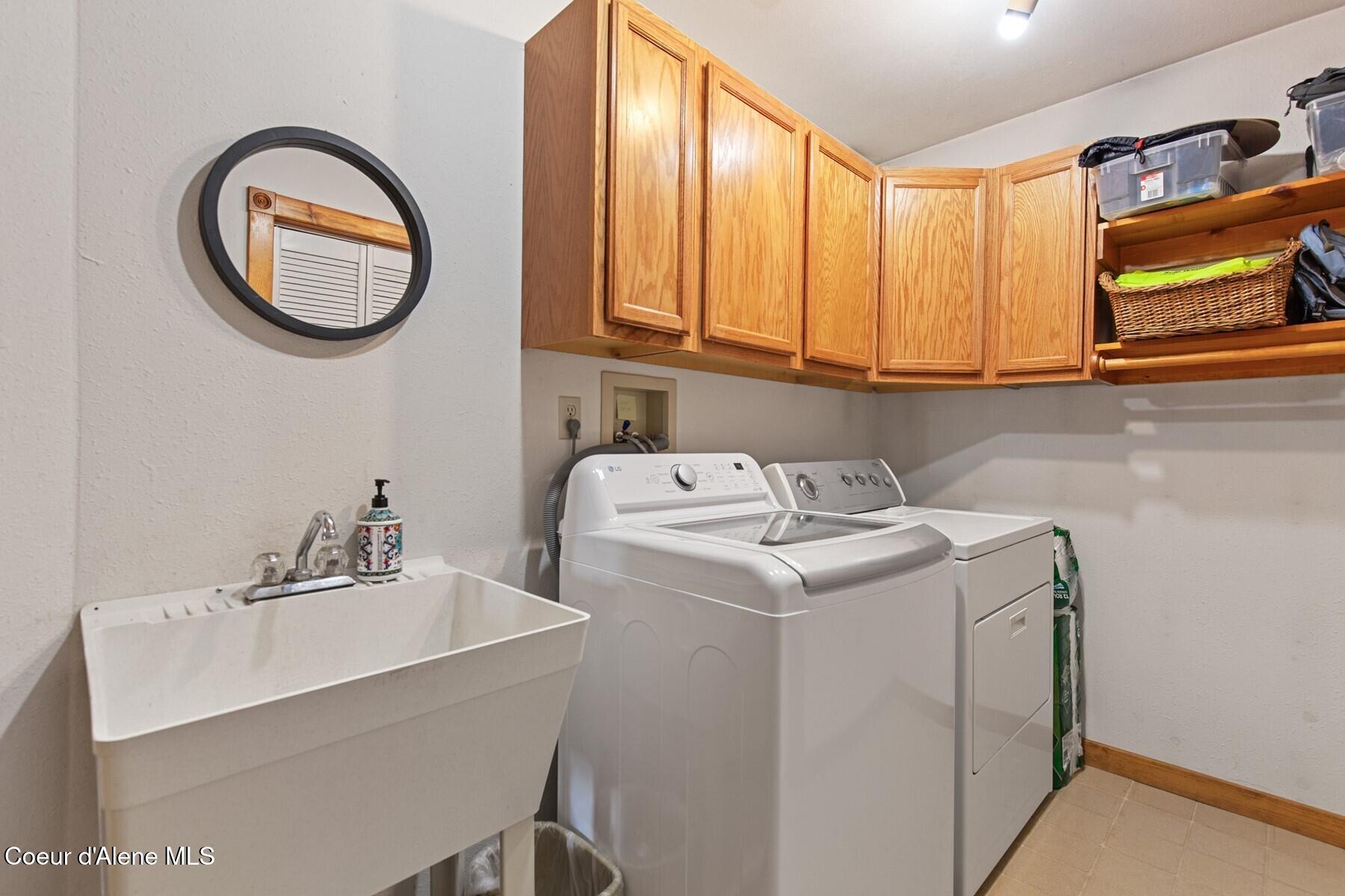 8562 South Gozzer Road Harrison, ID 83833 - Photo 24 of 40 Main Level Laundry Room