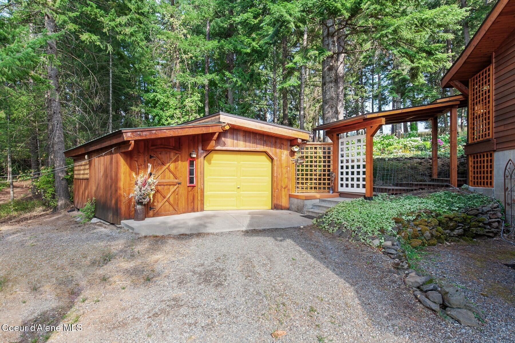 8562 South Gozzer Road Harrison, ID 83833 - Photo 29 of 40 Garage single car by house