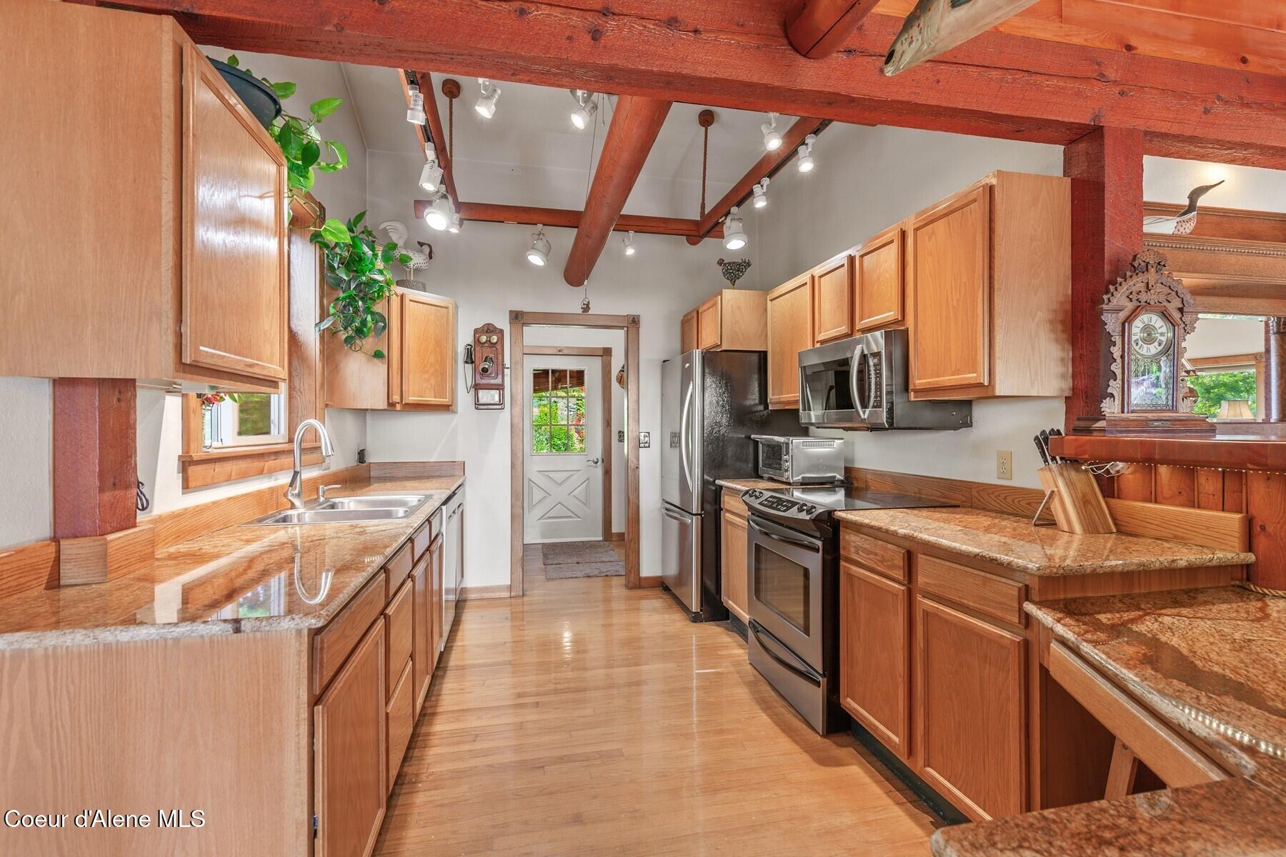 8562 South Gozzer Road Harrison, ID 83833 - Photo 10 of 40 Open kitchen, granite counters