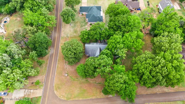 $385,000 | 2601 Birch Island Drive, Nesbit, MS 38651