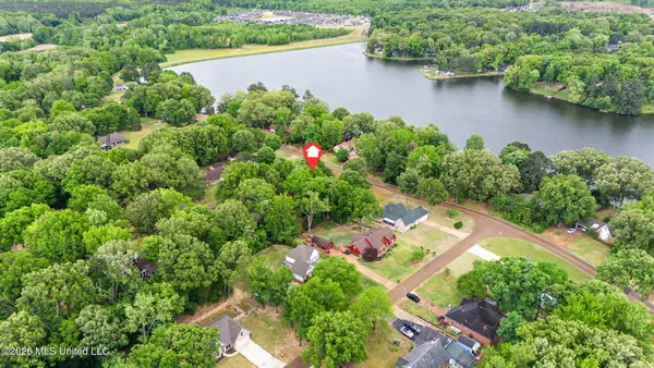 $385,000 | 2601 Birch Island Drive, Nesbit, MS 38651