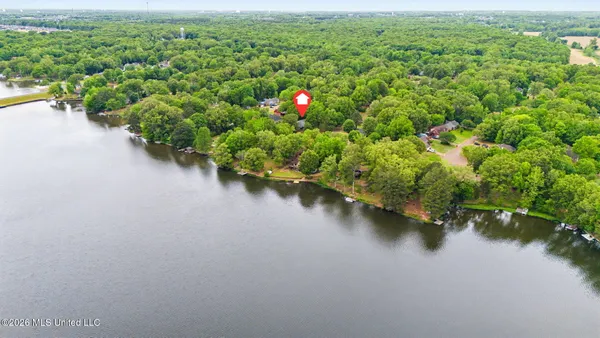 $385,000 | 2601 Birch Island Drive, Nesbit, MS 38651