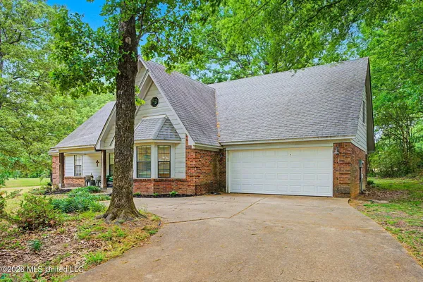 $385,000 | 2601 Birch Island Drive, Nesbit, MS 38651
