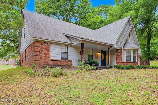 $385,000 | 2601 Birch Island Drive, Nesbit, MS 38651