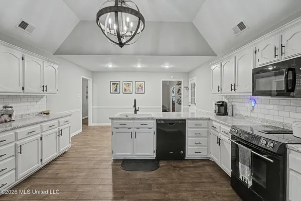 $385,000 | 2601 Birch Island Drive, Nesbit, MS 38651