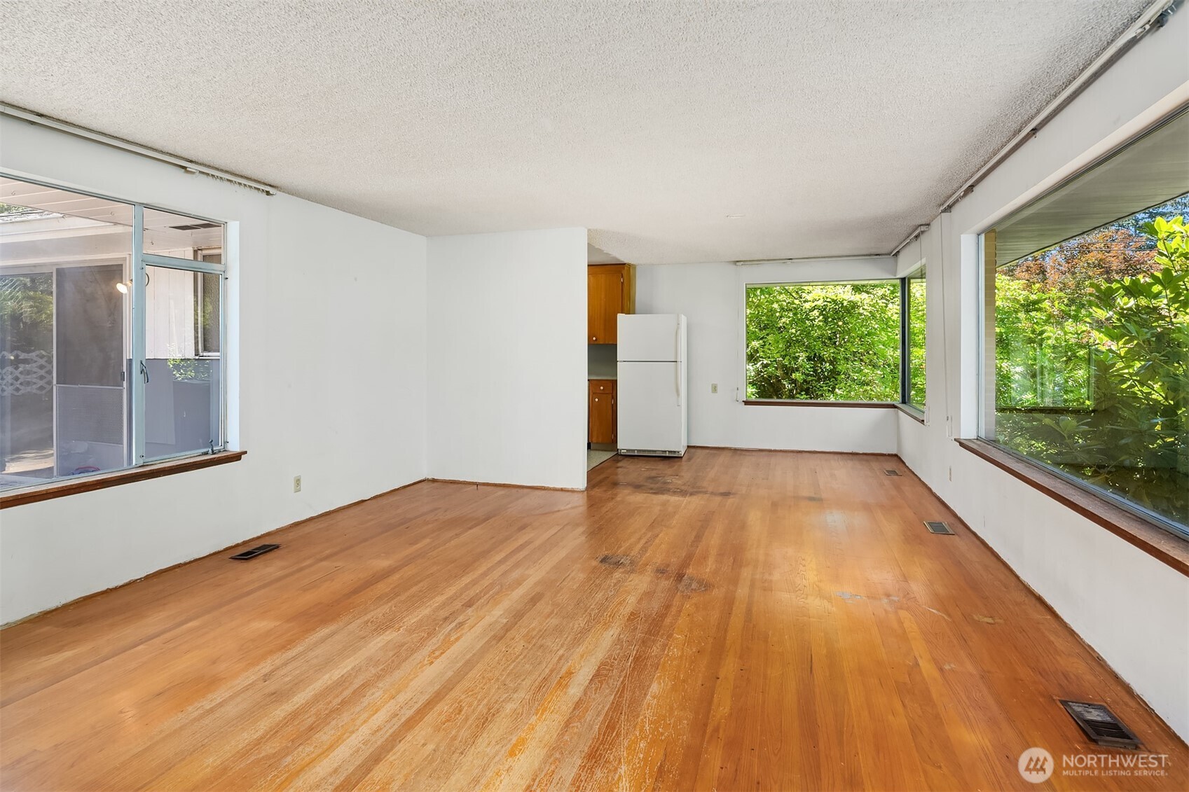 8725 Maple Lane Edmonds, WA 98026 - Photo 9 of 28