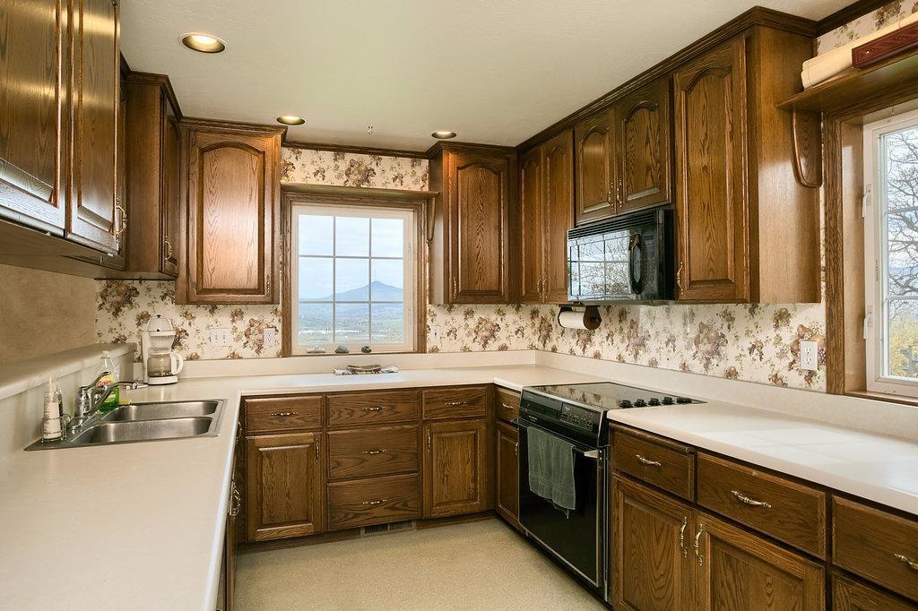 3996 Pioneer Road Medford, OR 97501 - Photo 14 of 35 Additional Photo