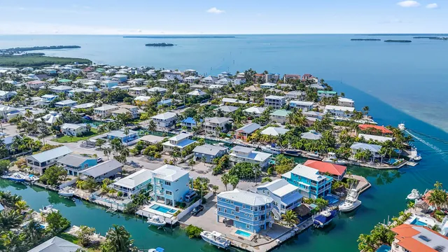 $2,695,000 | 835 Gulf Drive, Summerland Key, FL 33042