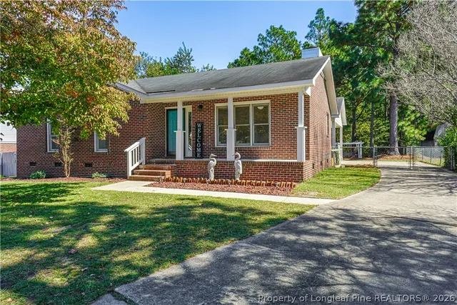 $1,650 | 184 East 12 Oaks Road, Raeford, NC 28376