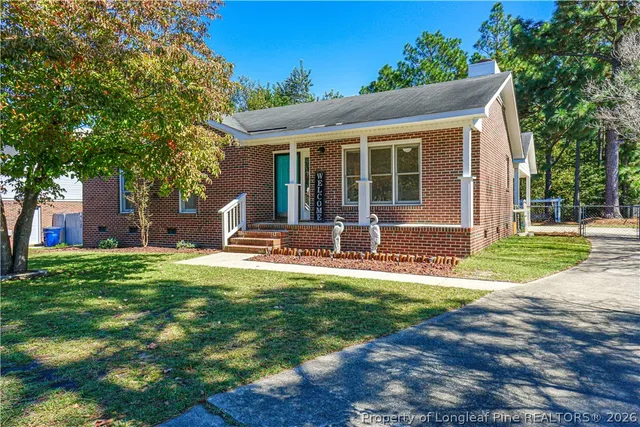 $1,650 | 184 East 12 Oaks Road, Raeford, NC 28376