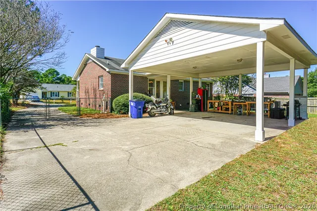 $1,650 | 184 East 12 Oaks Road, Raeford, NC 28376