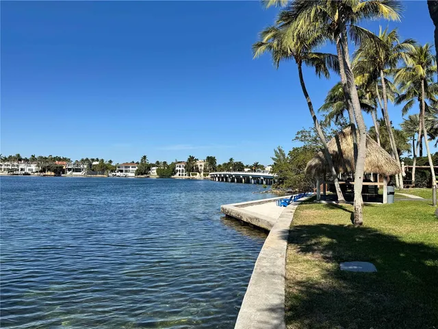 a view of a terrace with sitting area